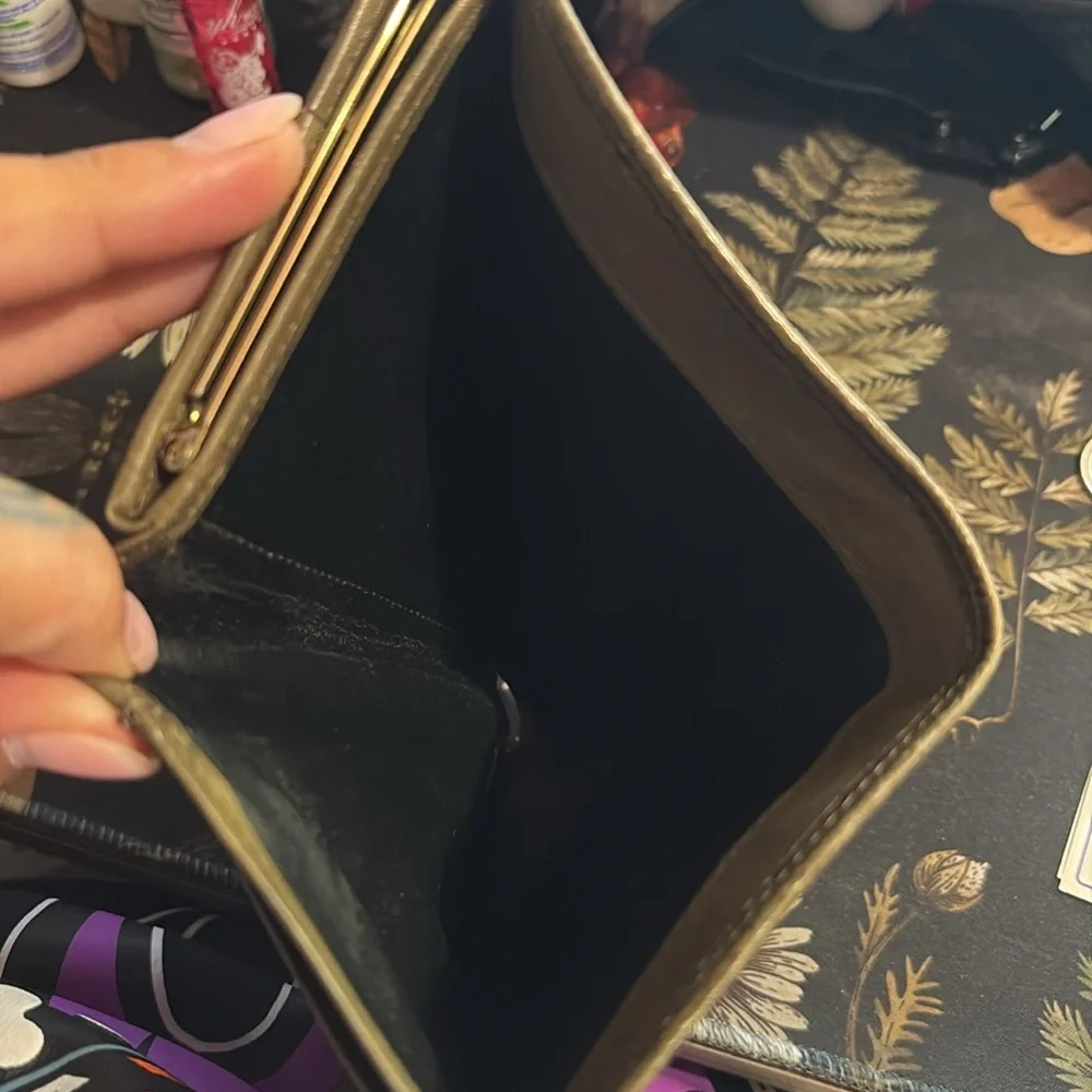 Givenchy - Picture 5 of 7